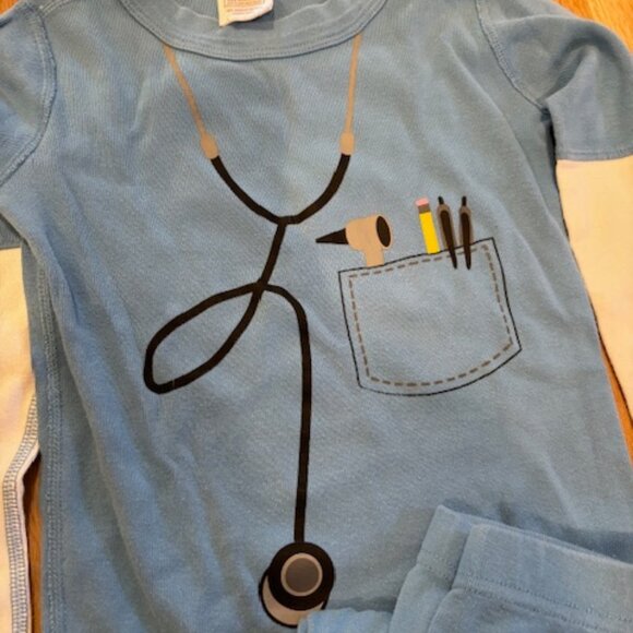 Hanna Andersson Doctor PJ's, size 6-7 (120cm) - Picture 3 of 4